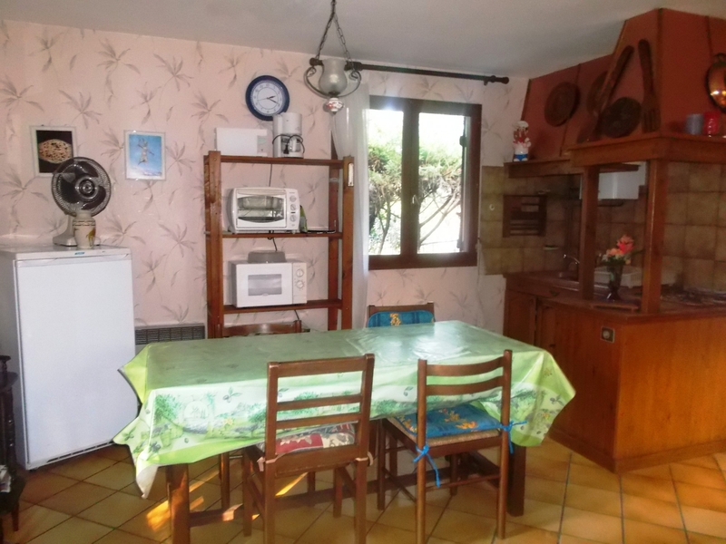 Salle à manger avec coin cuisine